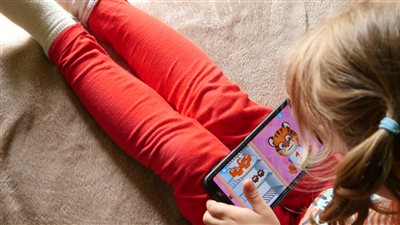 وفاة طفلة هندية بأزمة قلبية خلال مشاهدة فيلم رسوم متحركة على المحمول