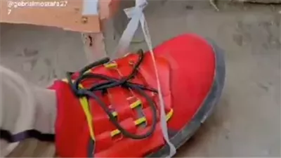 خيط مربوط بالقدم والميزان، أحدث طرق الغش في التجارة تثير غضب النشطاء (فيديو)