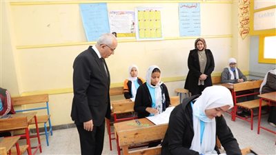 وزير التعليم يتفقد لجان امتحانات الشهادة الإعدادية بالفيوم (صور)