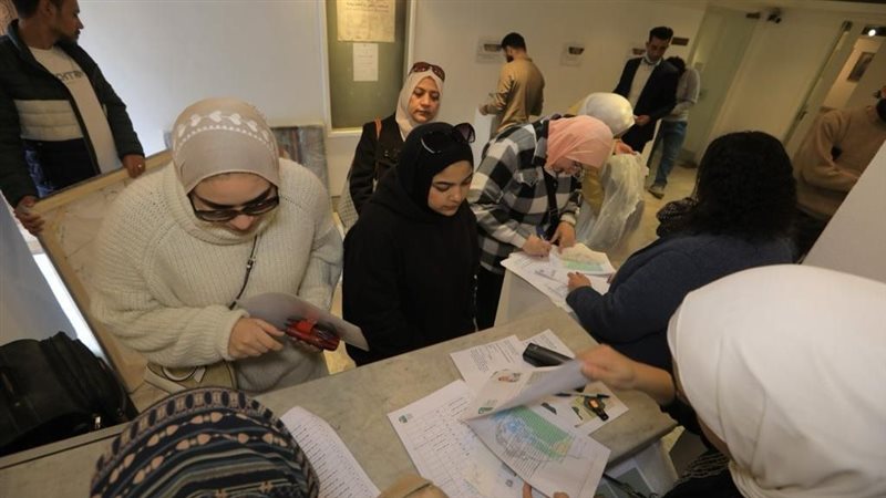المتقدمين لجوائز