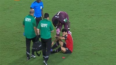 طبيب المنتخب يخرج عن شعوره بسبب صلاح: محدش يمتحني والأجهزة اللي يحتاجها مش موجودة بكوت ديفوار (فيديو)