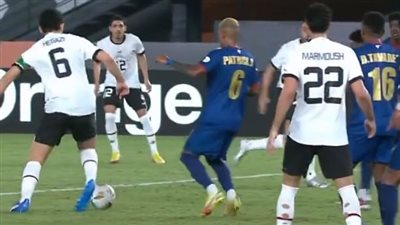 الكاف يحتفل بحجازي بعد أسيست الهدف الأول في مرمى الرأس الأخضر (فيديو)