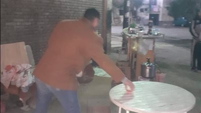 غلق 7 مقاهٍ وورشتين حدادة ونجارة و3 كافي شوب بأحياء الوراق وإمبابة