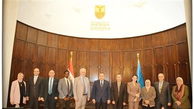 رئيس جامعة الإسكندرية يستقبل وفد 