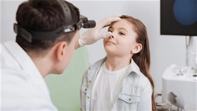 ما العمر المناسب لإجراء عملية استئصال اللحمية واللوزتين؟ ( فيديو) 