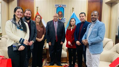 رئيس جامعة الأقصر يبحث تنفيذ مشروع دعم المرأة مع وفد الوكالة الإسبانية للتعاون الدولي 