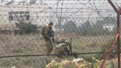  الاحتلال يطلق النار على فلسطينية ويعتقلها بدعوى محاولتها تنفيذ عملية طعن بالضفة (فيديو)