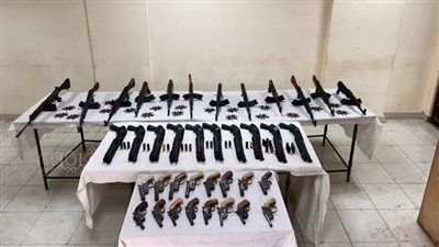 حبس 79 متهما بحيازة أسلحة نارية ومواد مخدرة فى أسوان وأسيوط ودمياط 
