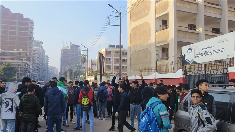 طلاب الشهادة الاعدادية