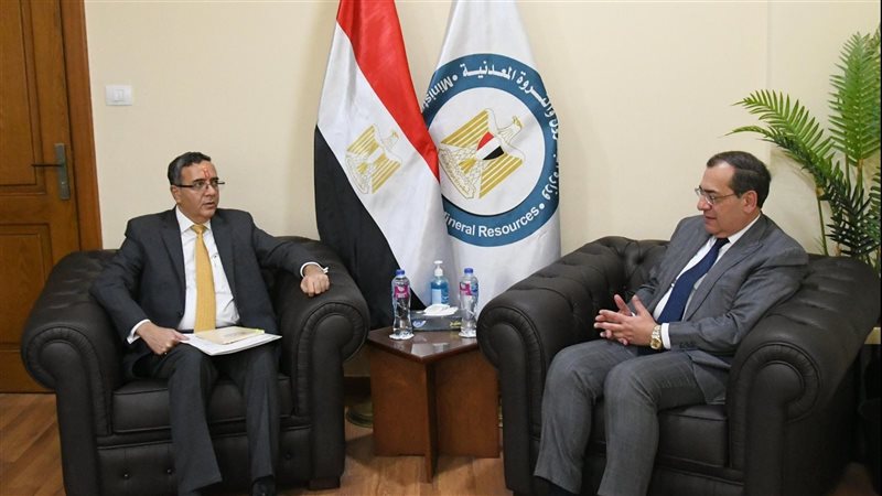 وزير البترول خلال
