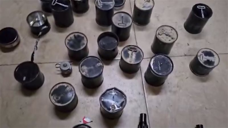 متفجرات على شكل علب