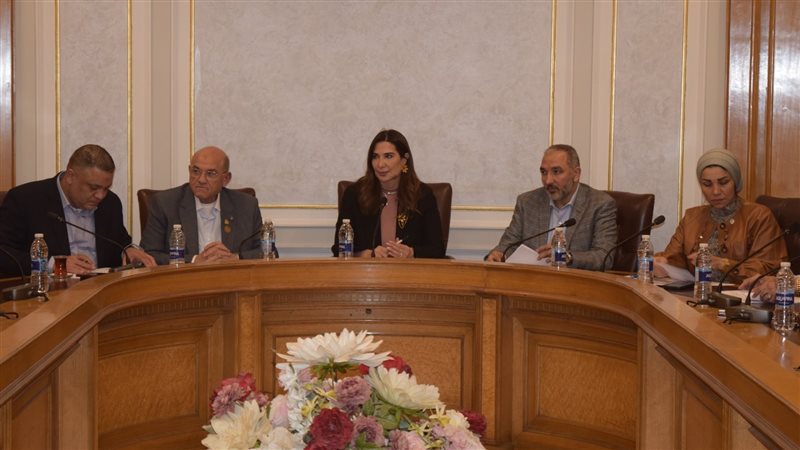 سيدات الأعمال بغرفة