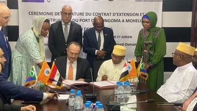 وزير الإسكان يشهد توقيع عقد باكورة مشروعات المقاولون العرب بجزر القمر 