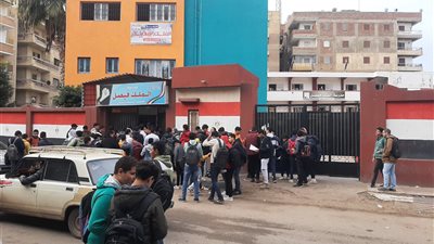 آخر أيام الامتحانات.. توافد طلاب البحيرة لأداء مادة الدراسات (بث مباشر)