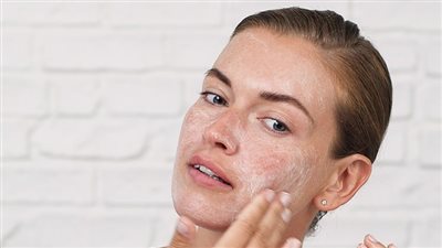 تقشير البشرة في البيت، بالوصفات الطبيعية وبأقل التكاليف