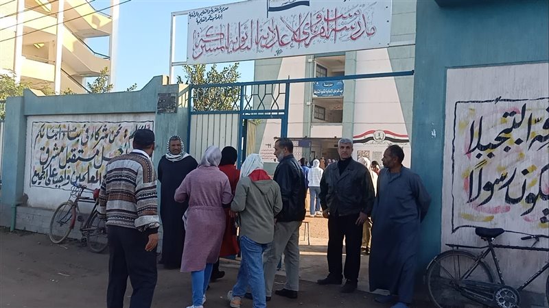 توافد طلاب الصف الثاني