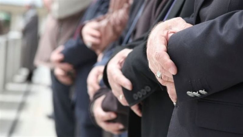 حكم الفتح على الإمام