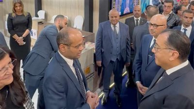 رئيس الوزراء يتفقد جناح البورصة المصرية خلال افتتاح معرض القاهرة الدولي للكتاب