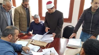 رئيس منطقة الإسماعيلية الأزهرية يتابع تصحيح الشهادتين الابتدائية والإعدادية (صور) 