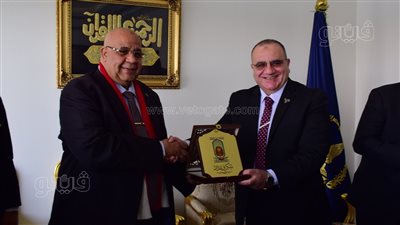 رئيس جامعة الأقصر يشهد احتفالات عيد الشرطة ويهدي الدرع لمساعد وزير الداخلية للجنوب (صور)