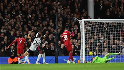 ليفربول يتقدم على فولهام في الشوط الأول بهدف دياز (فيديو)