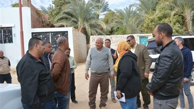 محافظ الوادي الجديد يتفقد أعمال تطوير منطقة عين البرج 