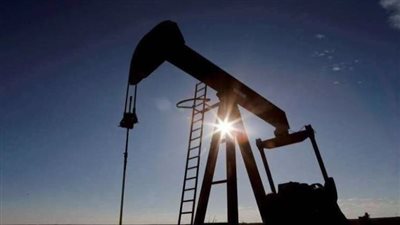 النفط والسيارات يواجهان أزمات تحول في العالم.. 10 قضايا قد تغير معالم القطاعين خلال 2024.. استراتيجية 