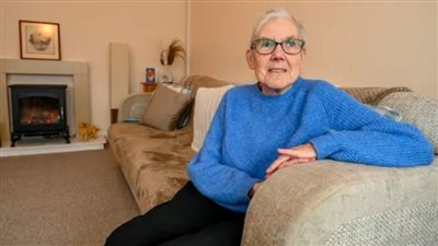 لتنظيف المنزل، عجوز تتلقى تبرعات بـ 150 ألف دولار 