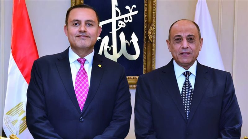 وزير الطيران خلال