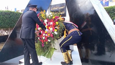 نائب محافظ البحيرة تهدي درع المحافظة لمدير الأمن بمناسبة عيد الشرطة الـ 72