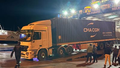 بعد تشغيله بداية من يناير 2024، وزير النقل يتابع مع إدارة الجسر العربي معدلات نقل البضائع والشاحنات 