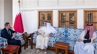 أمير قطر ووزير الخارجية البريطاني يبحثان تطورات الأوضاع في غزة