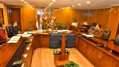 محافظ أسيوط يوقع عقود تقنين وضع يد على أراضي أملاك الدولة