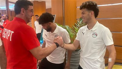 إمام عاشور يغادر المستشفى ويصل فندق إقامة المنتخب (صور)