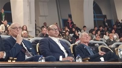 رئيس الأولمبية يؤازر منتخب كرة اليد أمام تونس بنصف نهائي أمم إفريقيا