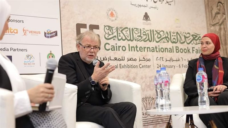معرض الكتاب يناقش