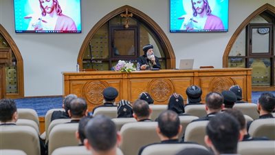 البابا تواضروس يستقبل وفدا من طلاب إكليريكية المحرق