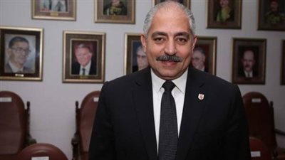 اللجنة الأولمبية تنعي العامري فاروق: وهب حياته لخدمة الأهلي والرياضة المصرية