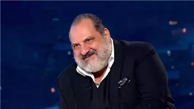 خالد الصاوي يجري عملية تركيب ضرس 