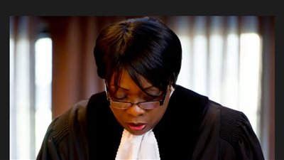 من هي جوليا سيبوتيندي القاضية التي صوتت ضد قرار محكمة العدل؟ 