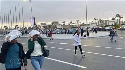 شاهد لحظة تساقط الأمطار على معرض القاهرة للكتاب 