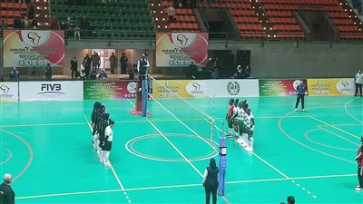 دقيقة حداد على روح العامري فاروق في افتتاح تصفيات المنطقة الخامسة للطائرة