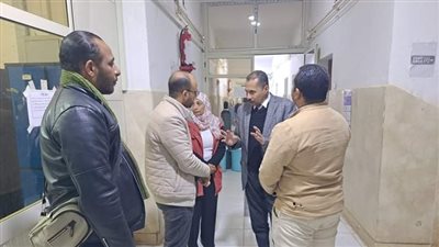 استبعاد مدير مستشفى بالخارجة من منصبه وتحويل جميع أفراد الفريق الطبي للتحقيق 