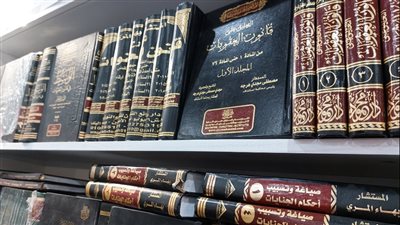 خصومات تتجاوز الـ 50 %، أسعار الموسوعات في القانون بمعرض القاهرة للكتاب 2024 (صور)