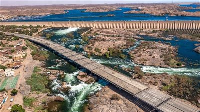 النقل ترصد الأعمال الإنشائية لمشروع محور بديل خزان أسوان (فيديو)