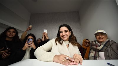 فتاة توجه رسالة للبلوجر كنزي مدبولي: 