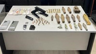 سقوط عاطل بحوزته 16 تمثالا فرعونيا مقلدا للنصب على المواطنين 