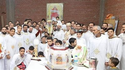 الأنبا سيداروس يرسم شمامسة جددا ويدشن أواني بكنيسة الملاك ميخائيل