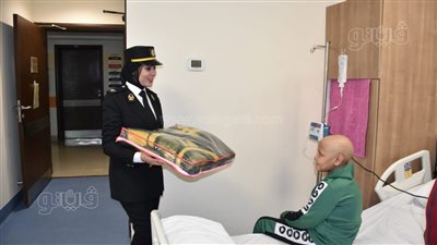 مديرية أمن الأقصر توزيع هدايا على مرضى السرطان بمستشفى الأورام (صور)