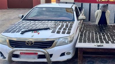 سقوط تاجر مخدرات بحوزته 28 كيلو حشيش و16 ألف قرص مخدر بمطروح 